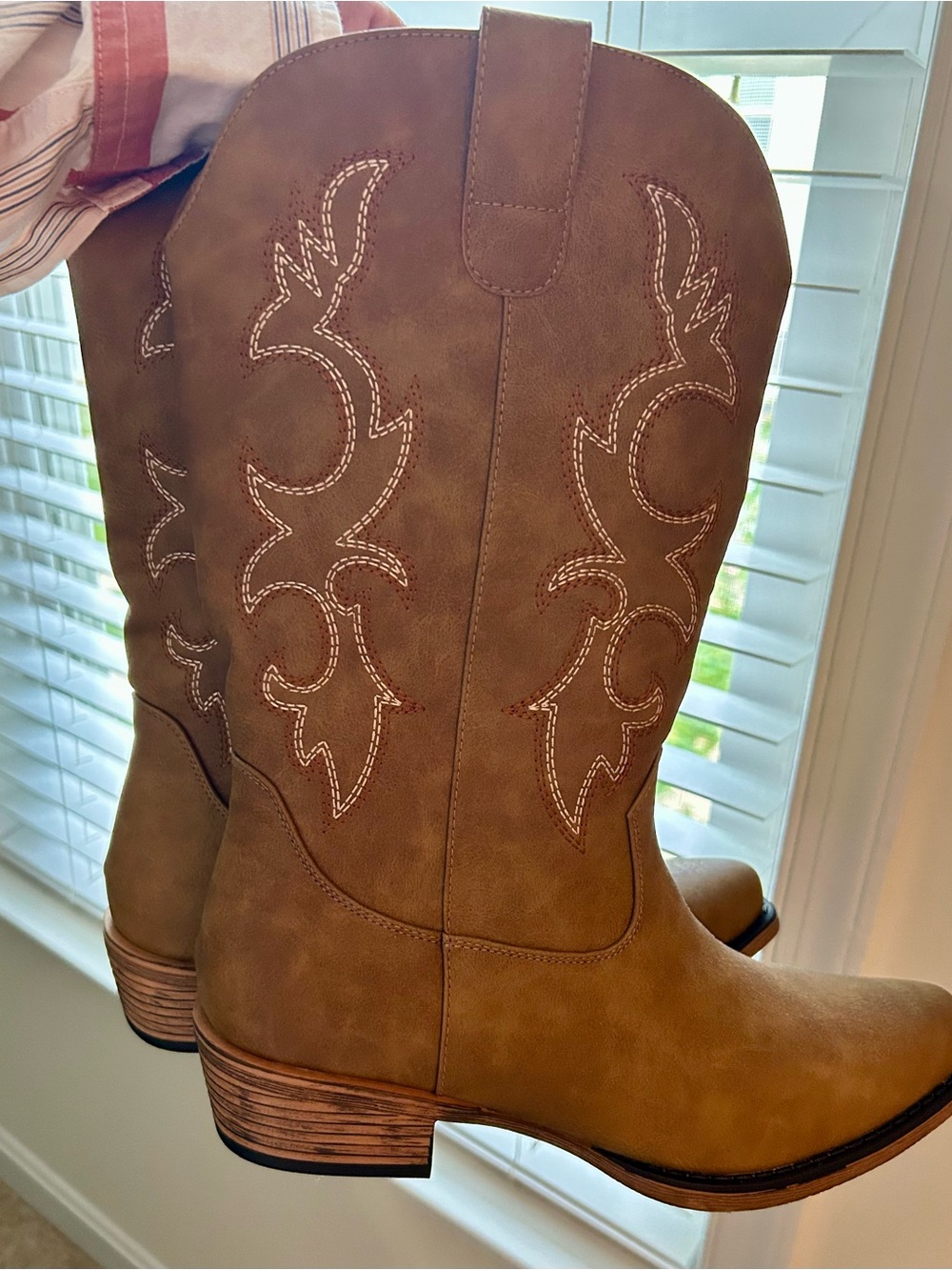 Women's Tan Western Cowboy Boots - Classic Stitch Detail